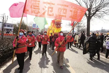 三德范，扮玩闹新春2