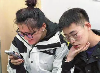 地铁里的中国人3
