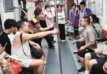 地铁里的中国人4