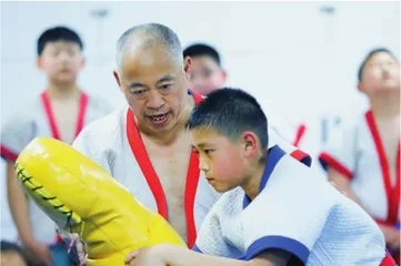 电焊工黄保清的中国式摔跤梦4