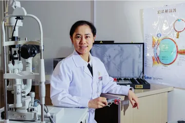 白衣映边疆 明眸照初心