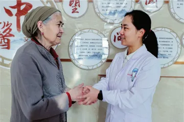 白衣映边疆 明眸照初心8