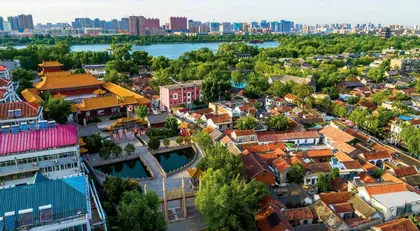 泉城路老街道，  漫步感受老建筑之美