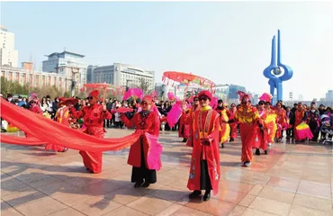 春节是除夕夜穿梭的团圆路6