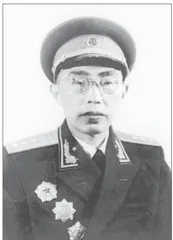 王新亭：才兼文武的政工名将