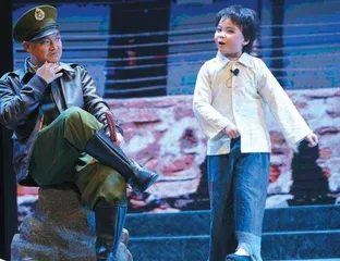 一所学校和一群学生用川剧演绎小萝卜头的故事