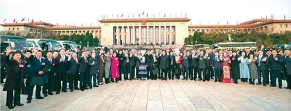 阔步春风里 奋进正当时