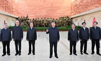 习近平带领中共中央政治局常委赴陕西延安瞻仰延安革命纪念地 等