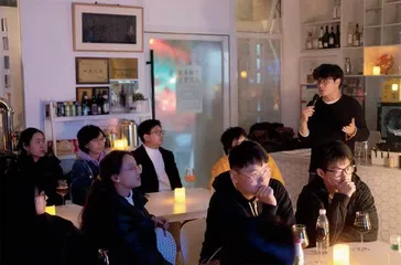 “学术酒吧”走红,年轻人的夜间新流行1