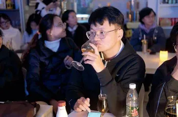 “学术酒吧”走红,年轻人的夜间新流行2