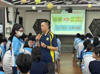 政府、學校和家庭需合作引導青少年正向交友