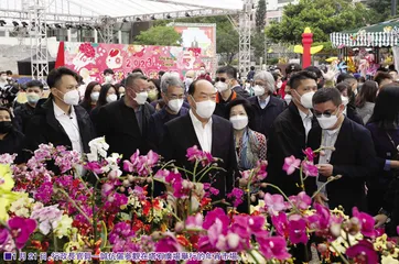 兔年春節特首及司長 落區調研強信心