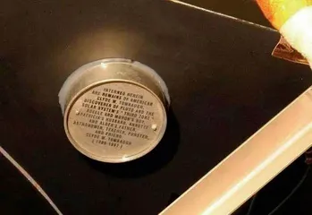发现冥王星的人,正飘向冥王星1