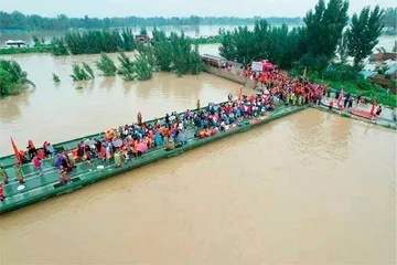 “豫”难而上  风雨同舟