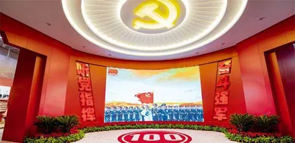人民军队，在党的旗帜下前进