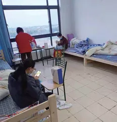 浦东老人：我和太太隔离在“条件艰苦”的南汇方舱