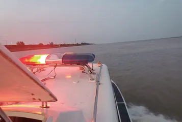 长江禁渔,水警出动4
