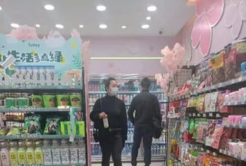 江城繁华依旧,处处烟火气3