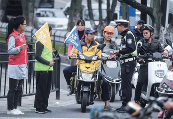 困在平台系统里的他们,为什么没有像样的劳动合同?1