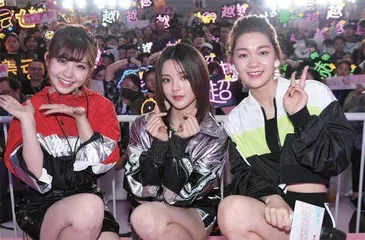走进饭圈粉丝:有人靠追星买房1
