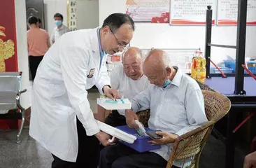 把健康“大礼包”送到老区1