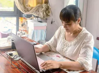 为2000名残疾人改鞋的她说:你们都误会我了!1
