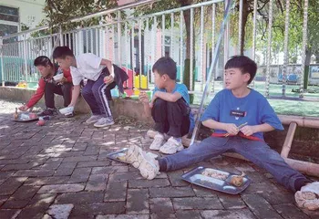“白发校长”张鹏程爆红后，我在主动降热度