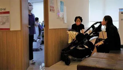 韩国⼉科资源不足困扰年轻夫妇1