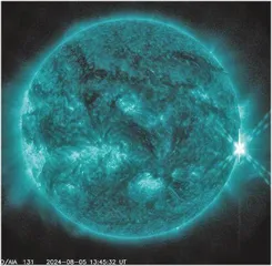 美国国家航空航天局的太阳动力学天文台捕捉到火热的双X级太阳耀斑1