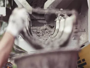 初创公司⽤⼆氧化碳辅助造出⽔泥有望减少建筑施⼯时的空⽓污染