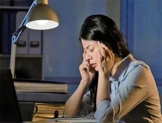 熬夜后补觉有效吗科学家研究发现补觉未必能修复对⼤脑的持久损伤