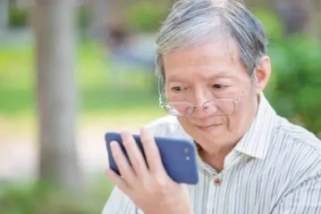 不戴眼镜也能看清东西? 全球首款老花眼滴眼液获FDA批准,每次使用效果可持续六小时1