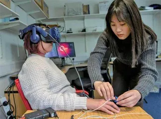玩游戏还能抗焦虑?剑桥科学家⽤虚拟现实治疗精神疾病3
