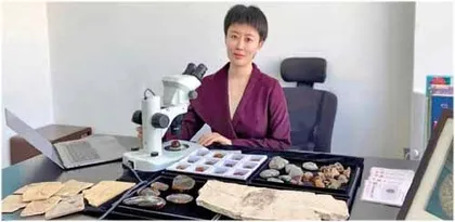 从琥珀中发现最古老的现存花朵距今约一亿年,为东南亚早期开花植物演化与板块运动关系提供重要证据2