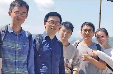 能快速切换粘附性,可用于电子芯片的拾取与放置开发智能粘附材料2