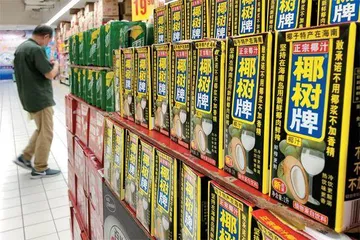 “椰汁王者”的中年危机