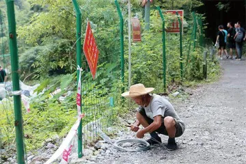 被捧红的“网红打卡点”与被忽视的社交旅游风险