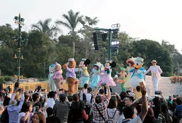 连续八年亏损，香港迪士尼成了“褪色的童话”？1