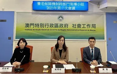 逐步制訂養老金與最低維生指數掛鉤機制