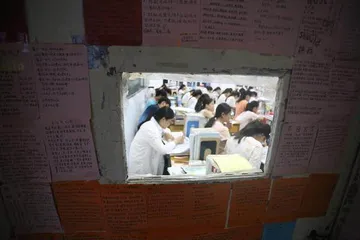进入名校的小镇青年,如何走出自我低估2