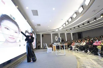 服美役 美是谁的欲望?4