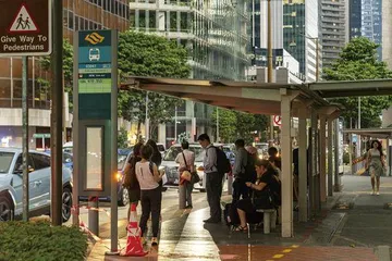 骑手、快递员、网约司机……他们为平台零工立法3