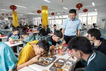 12年，31个五千公里1