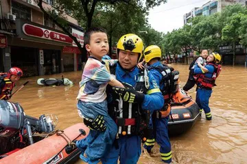 湖南平江 洪水侵袭下的中国辣条之乡1