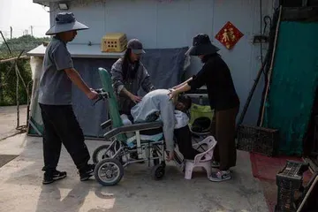 相识8个月，她守护植物人男友7年12
