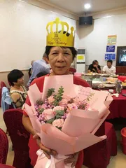 一个男多女少的村决定给媒婆发奖金1