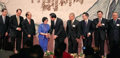 开启先河　烛照后来