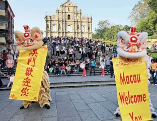 澳门：雄狮舞动，感受中华风韵