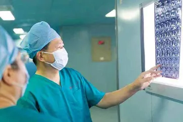 目前新冠重症救治最重要的是患者迅速分流