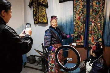 深山里的苗绣“守艺人”9